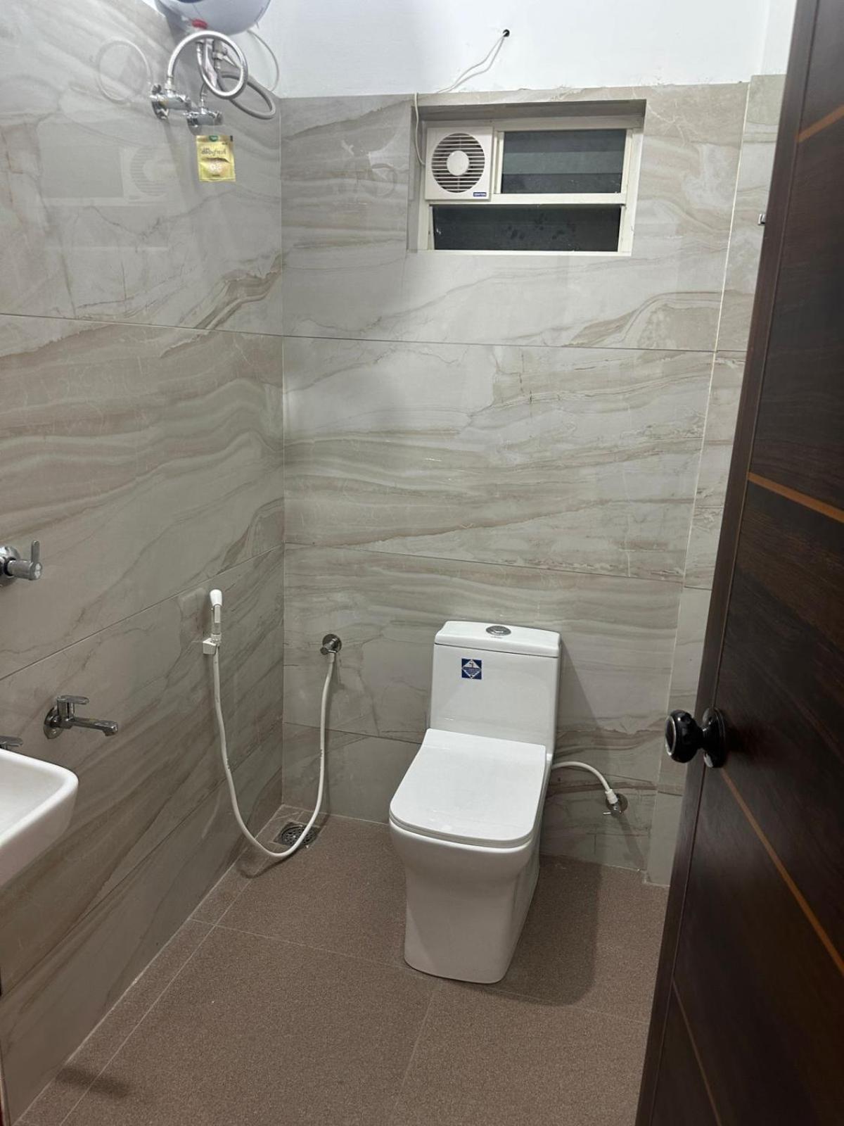 Hotel M M Residency Kochi Exterior foto